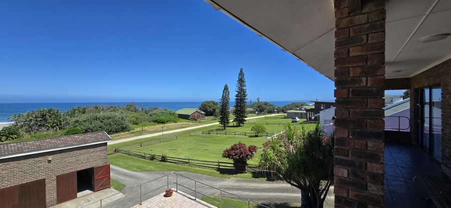 4 Bedroom Property for Sale in Marshstrand Eastern Cape